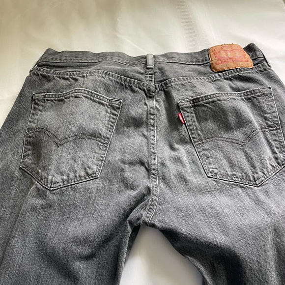 Levi's Men's 501 Button Fly Charcoal Straight Jeans - Picture 3 of 4